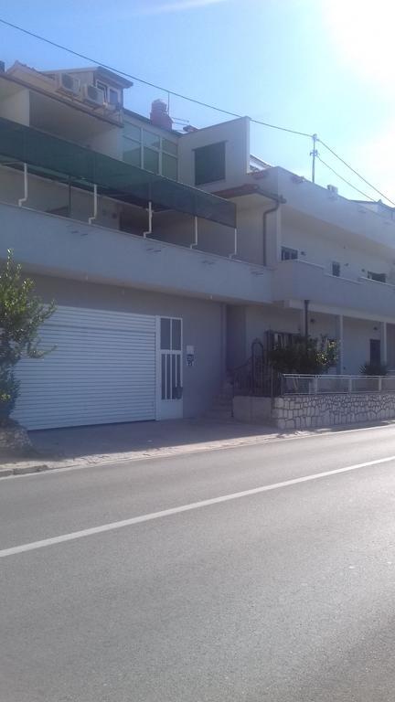Apartmani Mary Dugi Rat Exterior photo